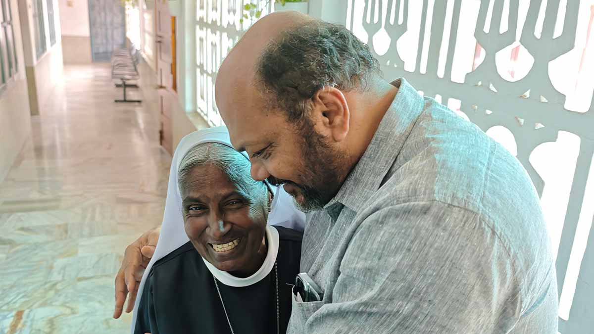 In good faith: Kerala’s Minister for Industries P. Rajeev with Sister Ann of St Bridget’s Convent in Kalamassery, after informing her about the cabinet decision to give pension to nuns above 60 years | M.N. Mohanan