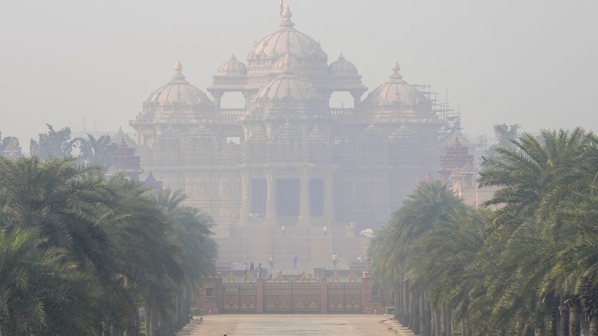 Premises of the Akshardham Temple during smog, in New Delhi on November 20 | PTI