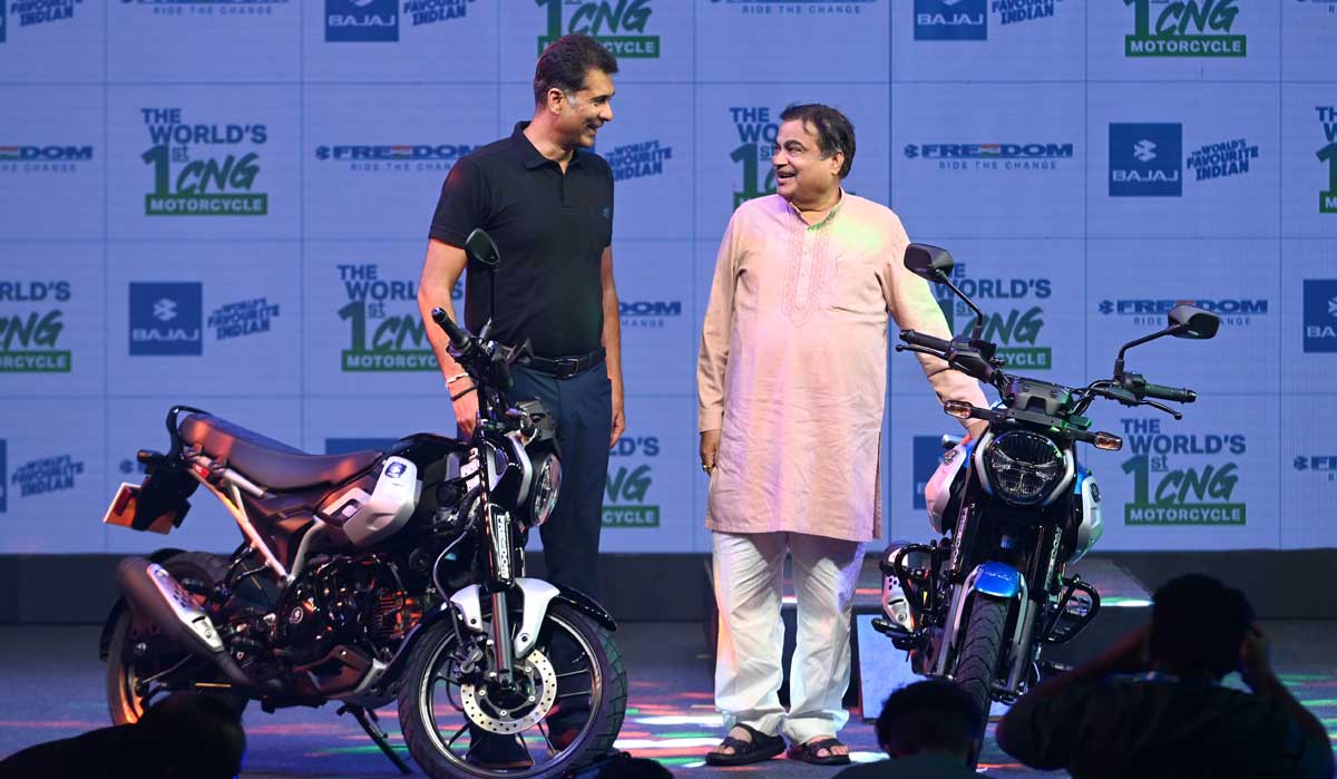 Rajiv Bajaj, Managing Director of Bajaj Group, with Road Transport Minister Nitin Gadkari at the launch of world's first CNG-powered bike, Freedom 125, in Pune | Amey Mansabdar