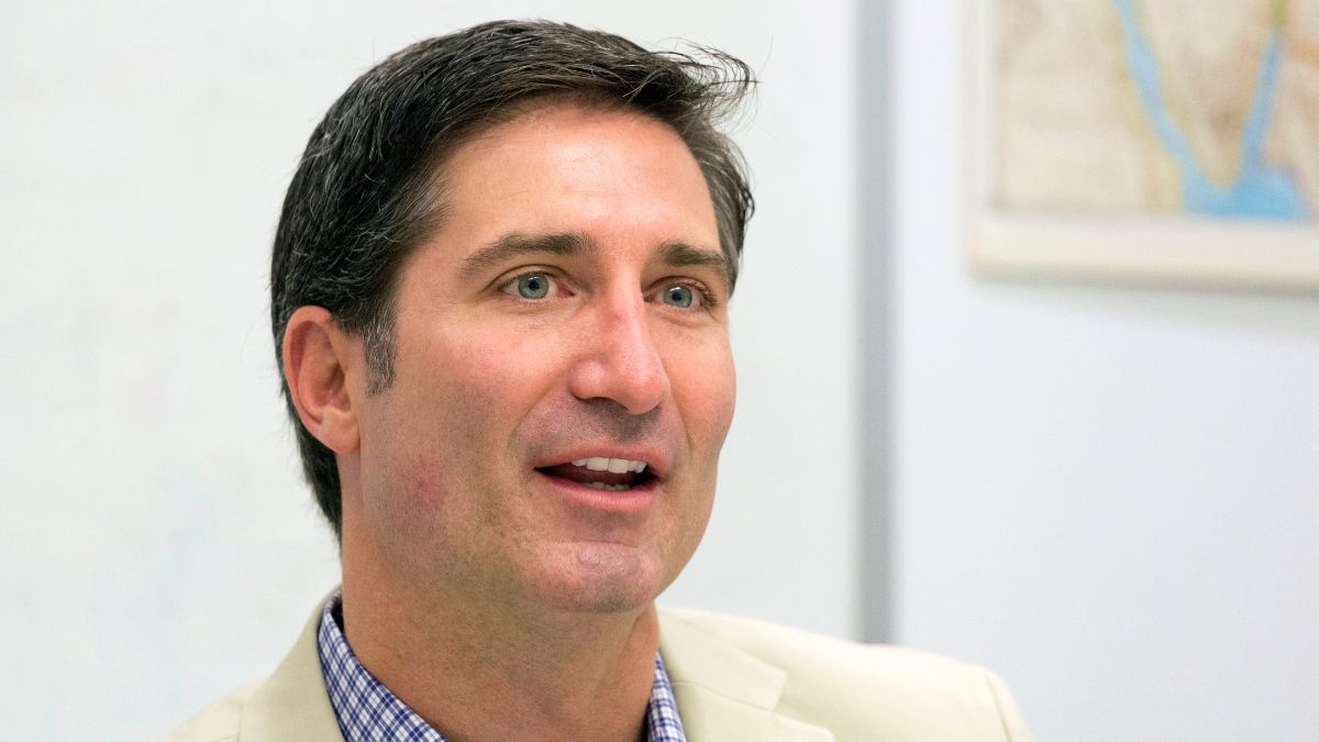 What is Meet Starbucks new CEO Brian Niccol who will