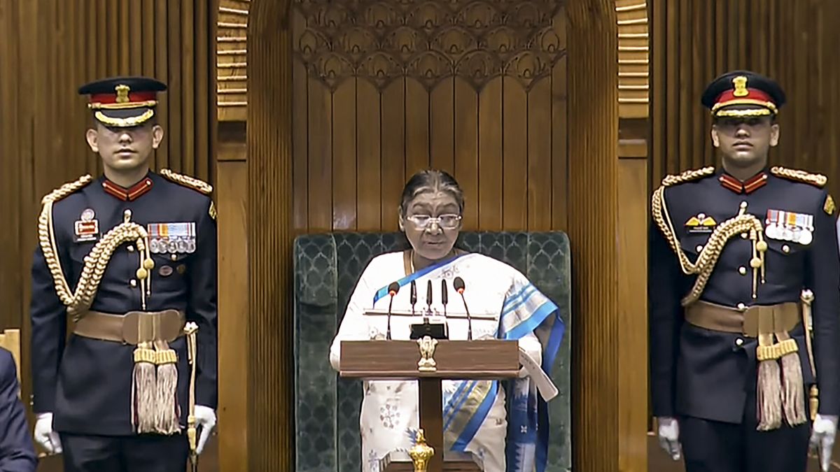 President Droupadi Murmu addresses the joint sitting of the Parliament on the first day of the Budget Session | Sansad TV/ PTI