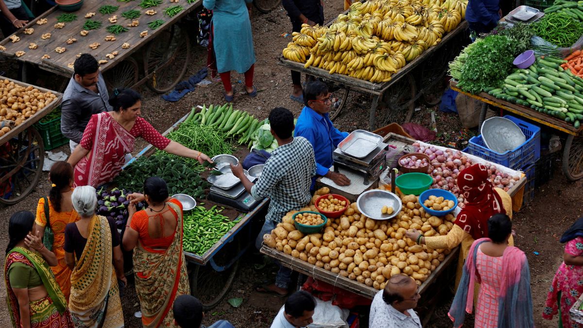 An open air evening market in Ahmedabad, India (File) | REUTERS