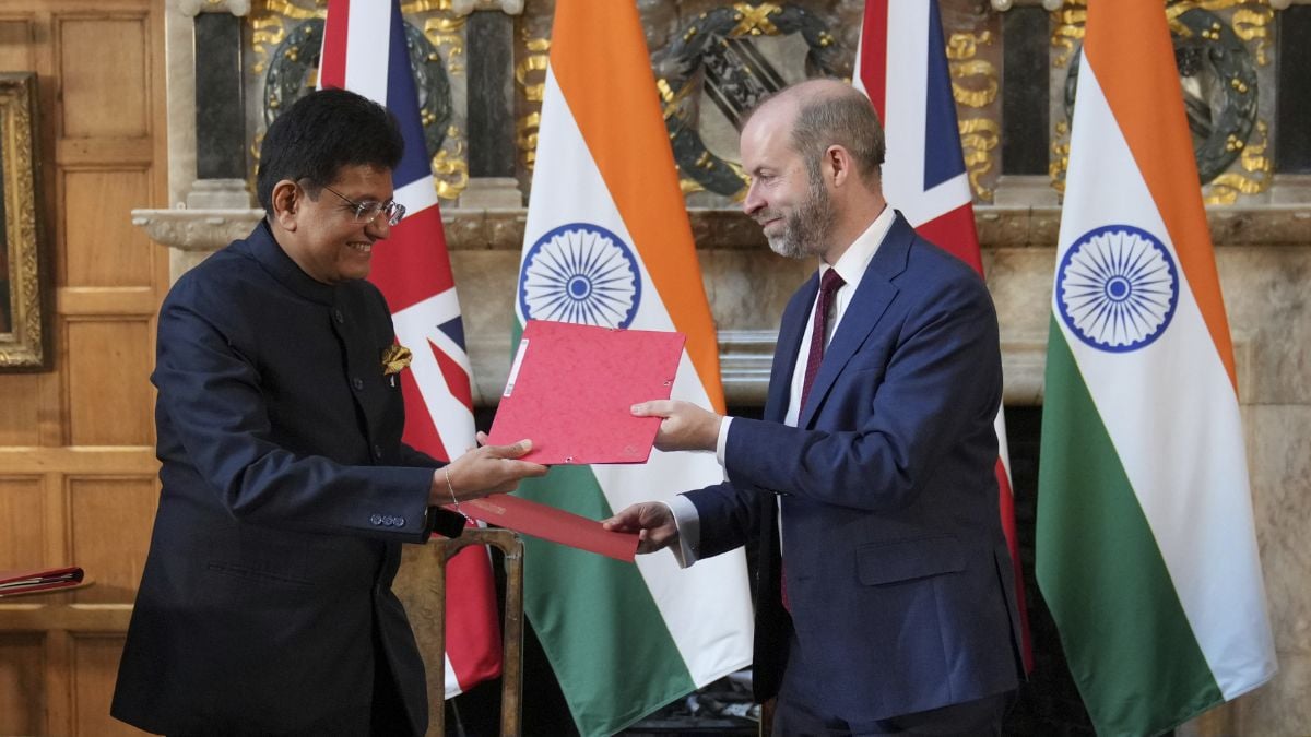 Union Minister Piyush Goyal (left) with Britain's Secretary of State for Business and Trade, Jonathan Reynolds, after they signed a free trade agreement at Chequers, England on July 24 2025 | AP