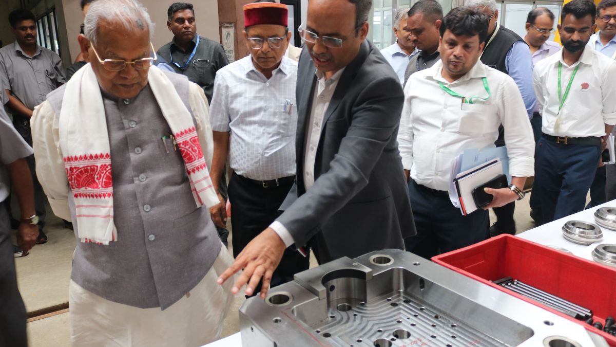 File: Union Minister for MSME Jitan Ram Manjhi (left) at the Institute for Design of Electrical Measuring Instruments (IDEMI) in Mumbai on June 3 2025 | MSME Ministry