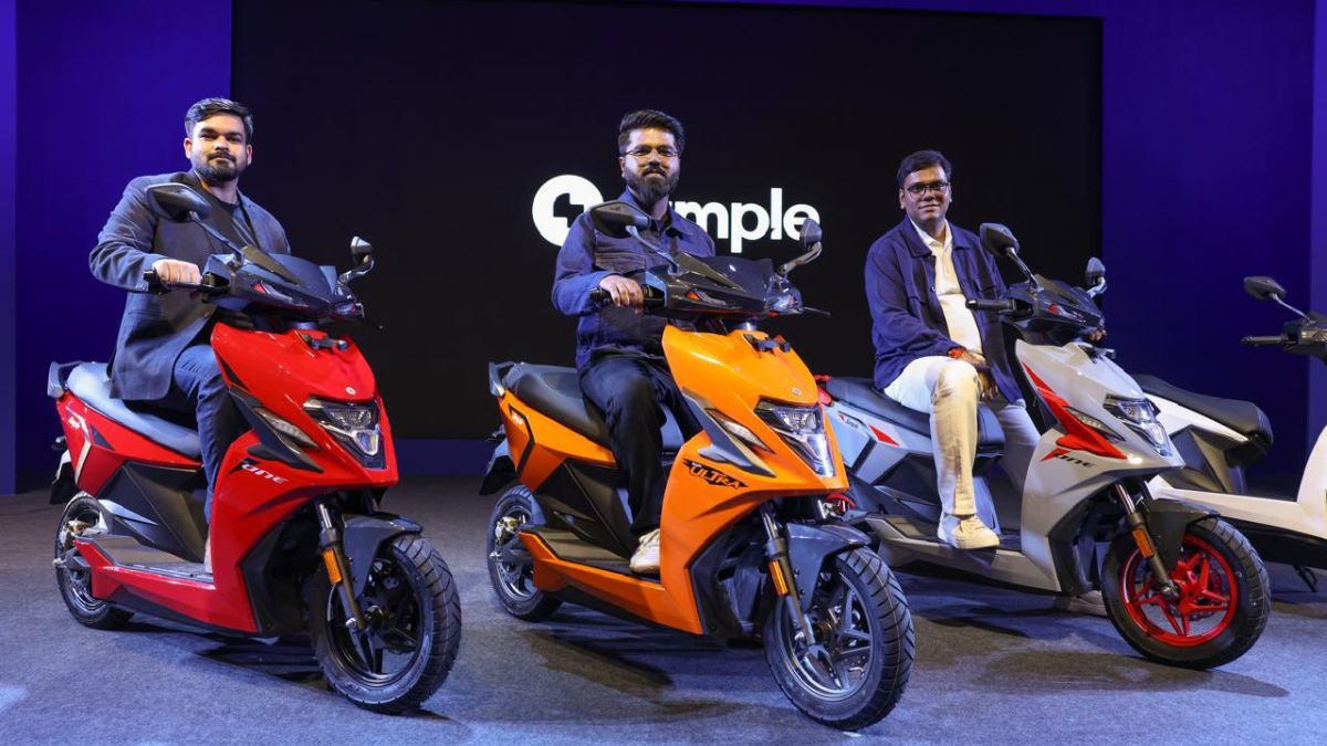 Simple Energy founder-CEO Suhas Rajkumar (centre) and others with Gen 2 models at launch | Simple Energy