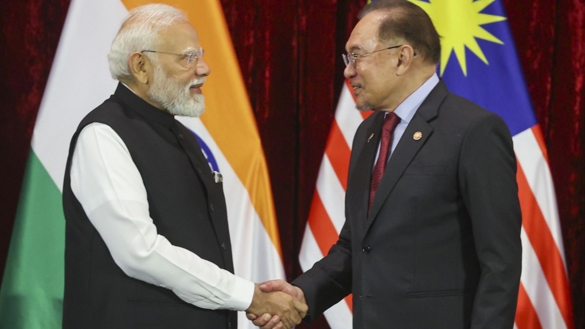 PM Narendra Modi with Malaysian Prime Minister Anwar Ibrahim in Kuala Lumpur, Malaysia on Feb 8 [File] | PMO/X