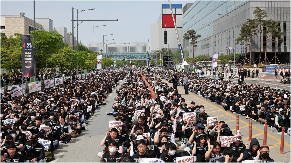 Samsung Electronics’ labour union members chant slogans during a protest against company’s compensation levels ahead of a planned lengthy strike | Reuters