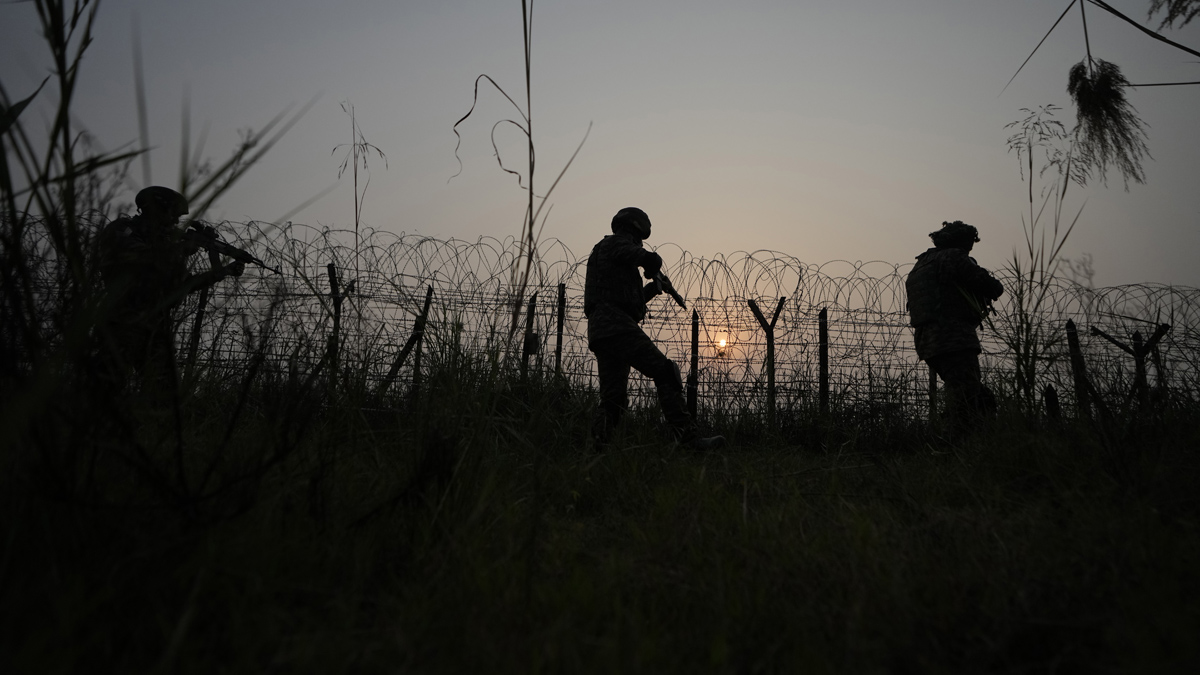 Indian Army patrolling India-Pak border