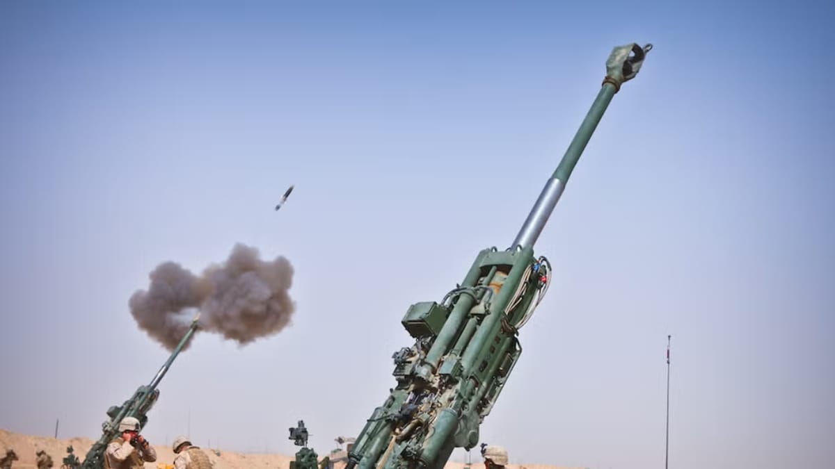 US Marines fire an M982 Excalibur | X