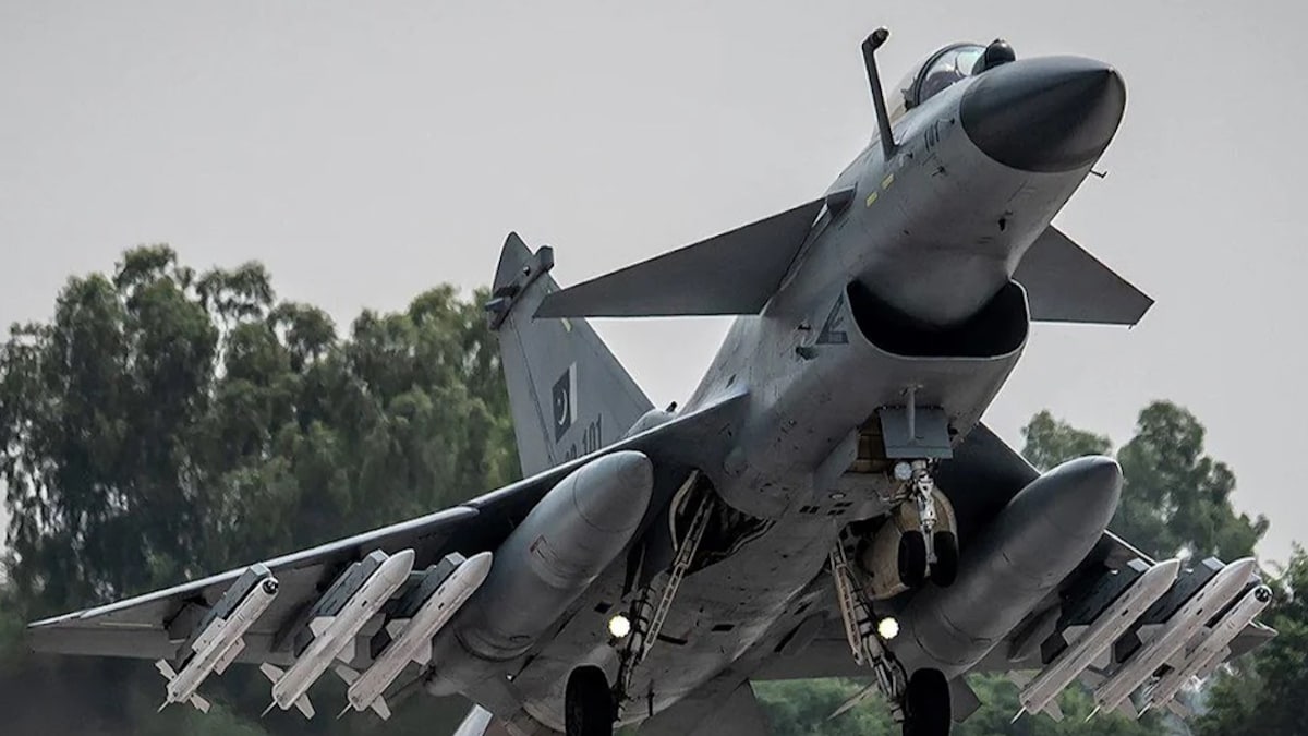 A Chinese J-10C aircraft of the PAF | X