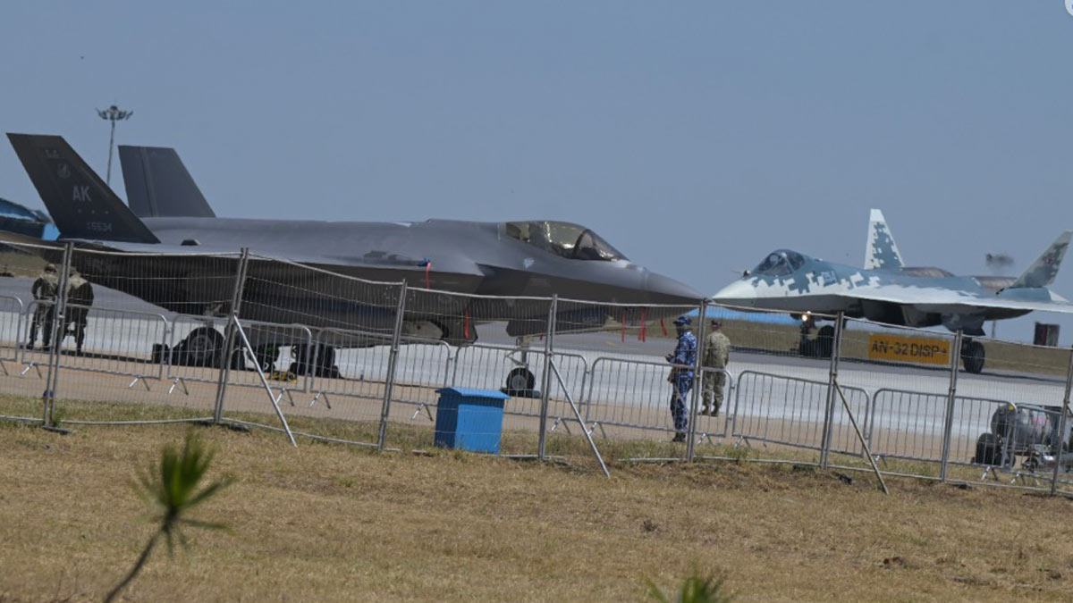 The US fifth-generation stealth fighter F-35 (left) and Russian fifth-generation stealth fighter Su-57 at the Aero India show in Bengaluru | Bhanu Prakash Chandra 