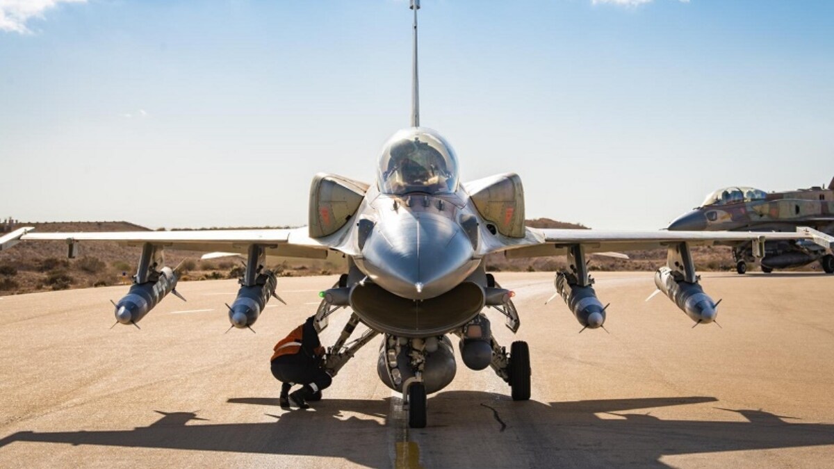 A fighter jet equipped with Rampage missiles | Official website