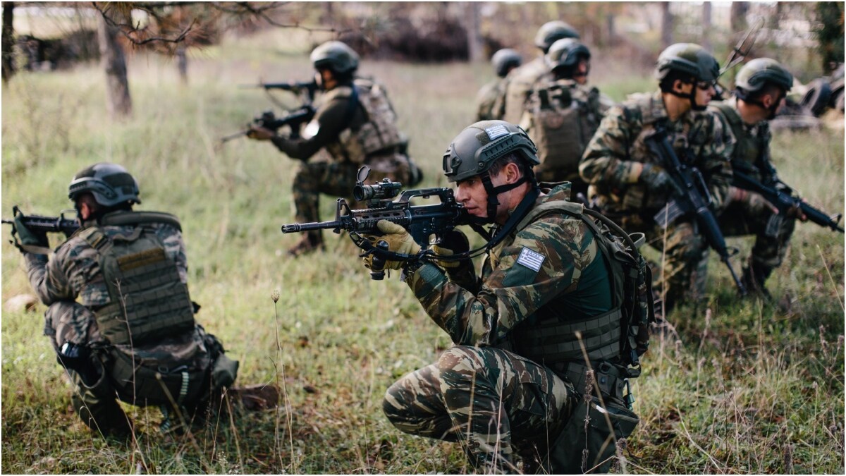 Greek soldiers during an exercise | X