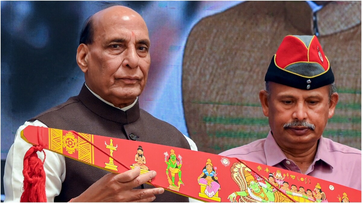 Defence Minister Rajnath Singh receives 'Onavillu', a sacred, hand-painted ceremonial wooden bow, during a ceremony honouring war veterans and their families, in Thiruvananthapuram, Kerala | PTI