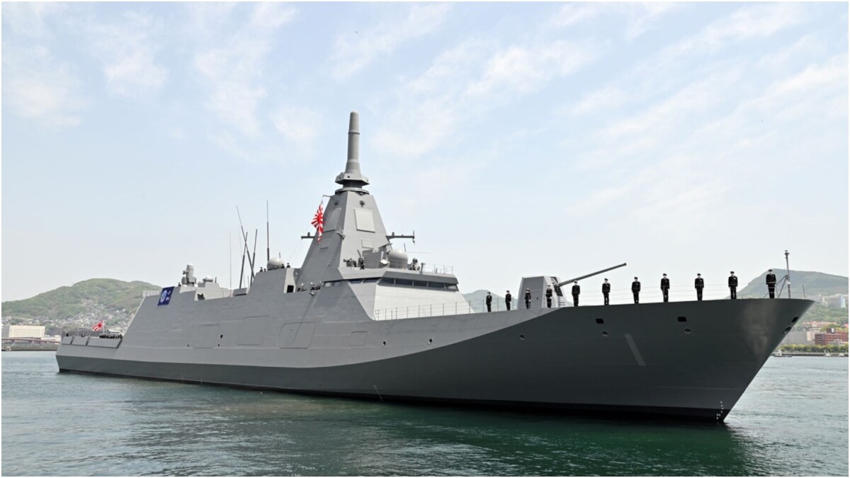 A Mogami-class 30FFM Multi-Function Frigate of the Japanese Navy | X