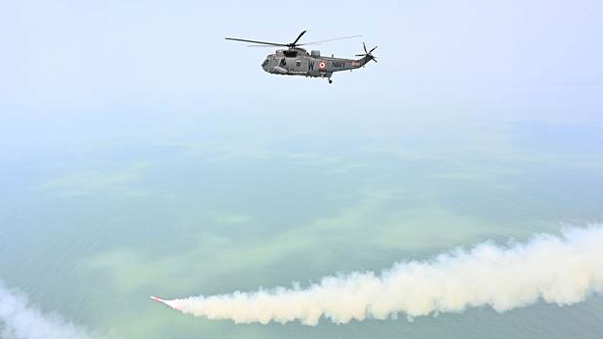 salvo-naval-missile