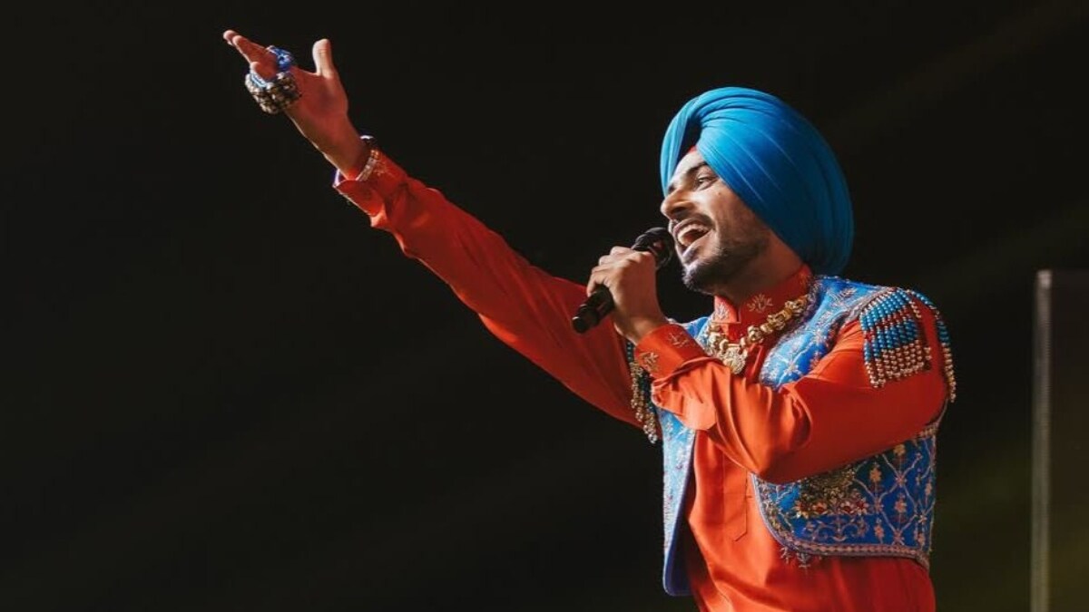 Late singer Rajvir Jawanda | X