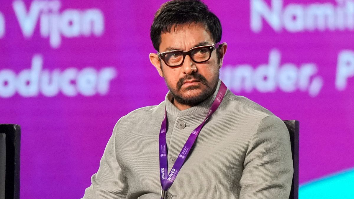 aamir-khan-waves - 1