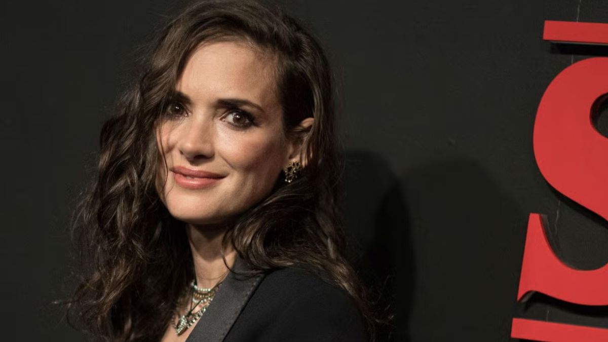 winona-ryder-wednesday-season3-cast