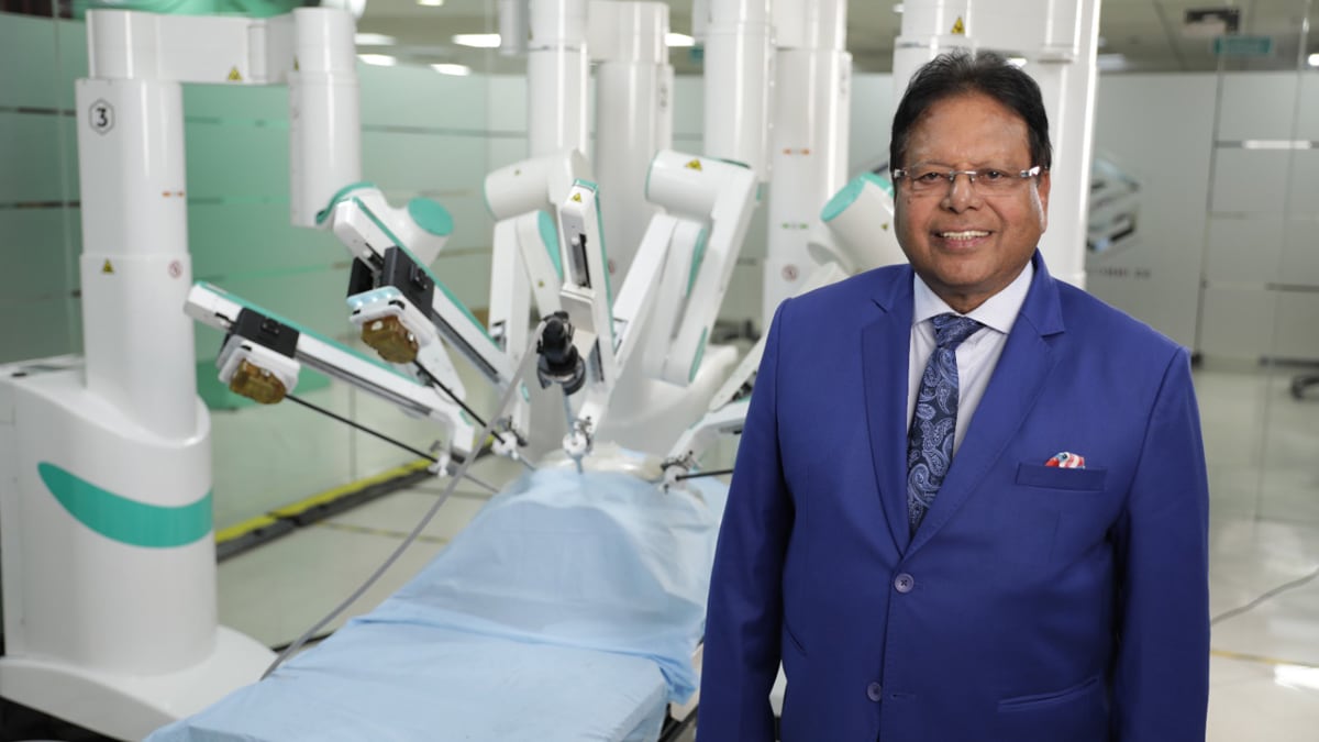 dr-sudhir-srivasthava-ssi-mantra-robotic-surgery-platform