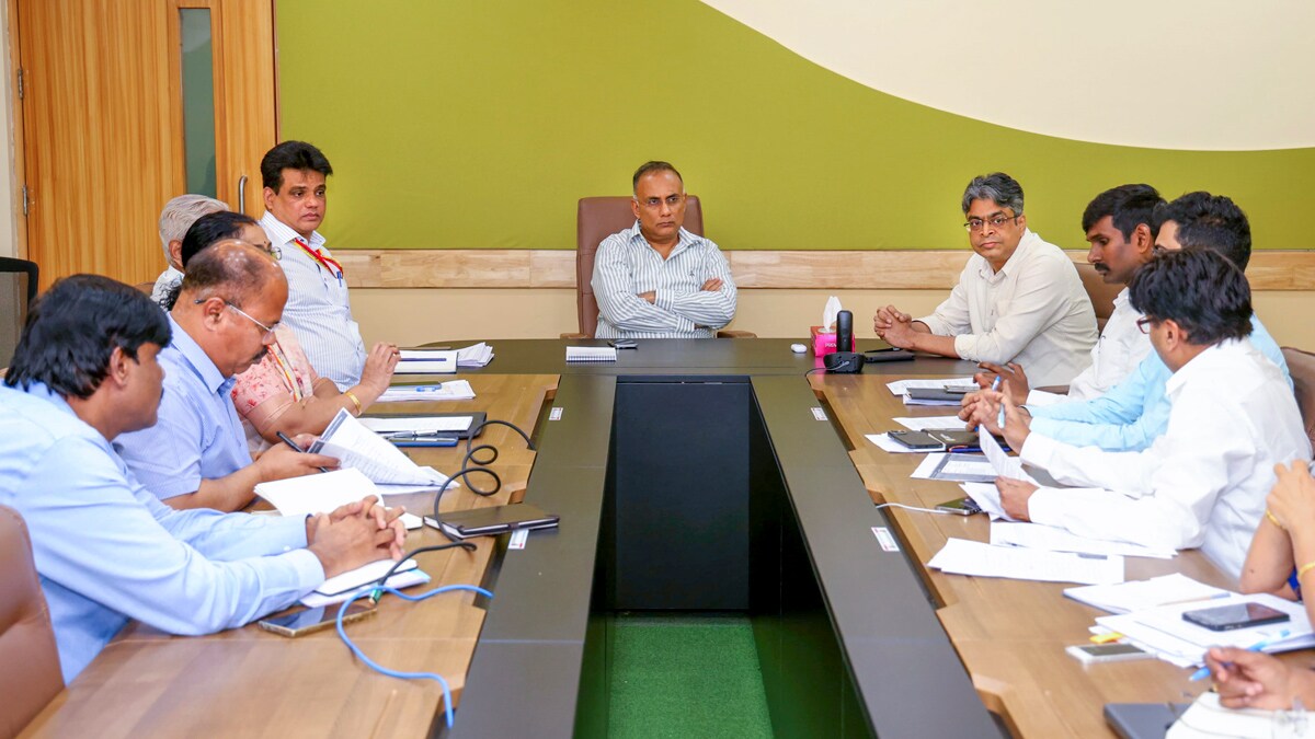 karnataka-health-minister-chairs-meeting-pti