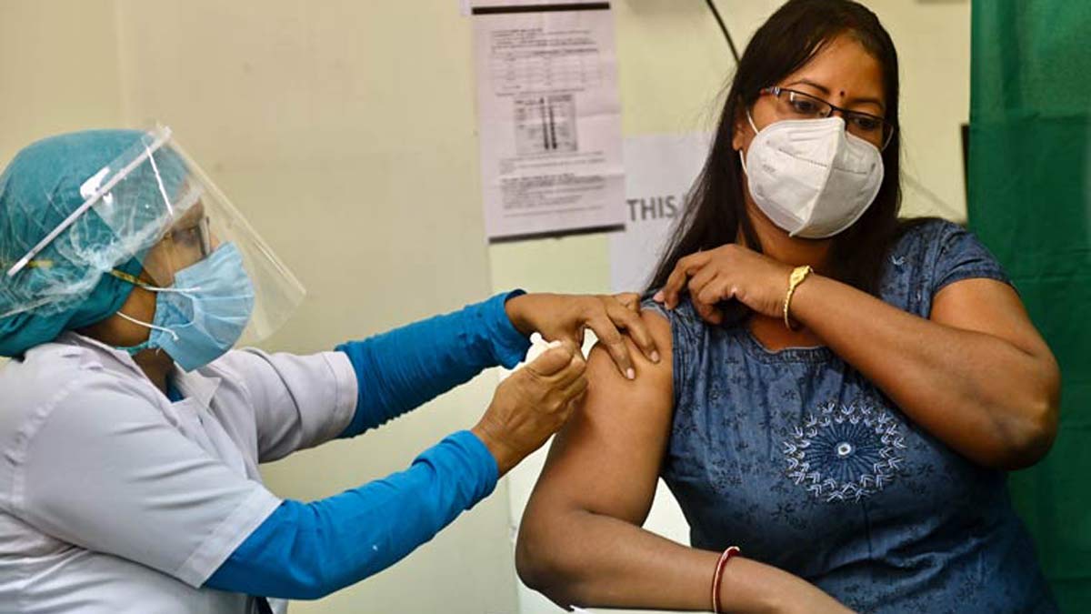 salil-covid-vaccination-vaccine-injection-nurse salil-covid-vaccination-vaccine-injection-nurse