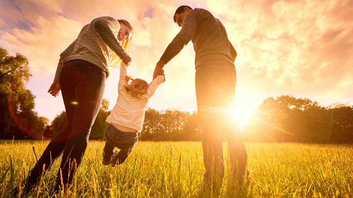 parents-talking-playing-kids