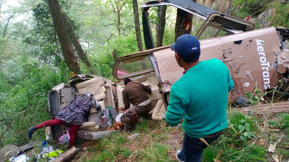 Rahul GroverUttarkashi: Uttarakhand. Helicopter crashed in Gangaani area of ????Uttarkashi. The helicopter is said to be of devotees going to Gangotri Dham. Police, NDRF, SDRF team left for the spot. It is being said that 6 people have died in this and one pilot is injured.(PTI05_08_2025_000021B)