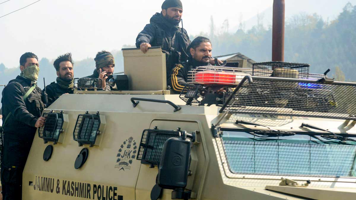 : Special Operation Group (SOG) of J&K police personnel during a search operation on Srinagar-Ladakh highway following a terrorist attack, in Ganderbal district | PTI