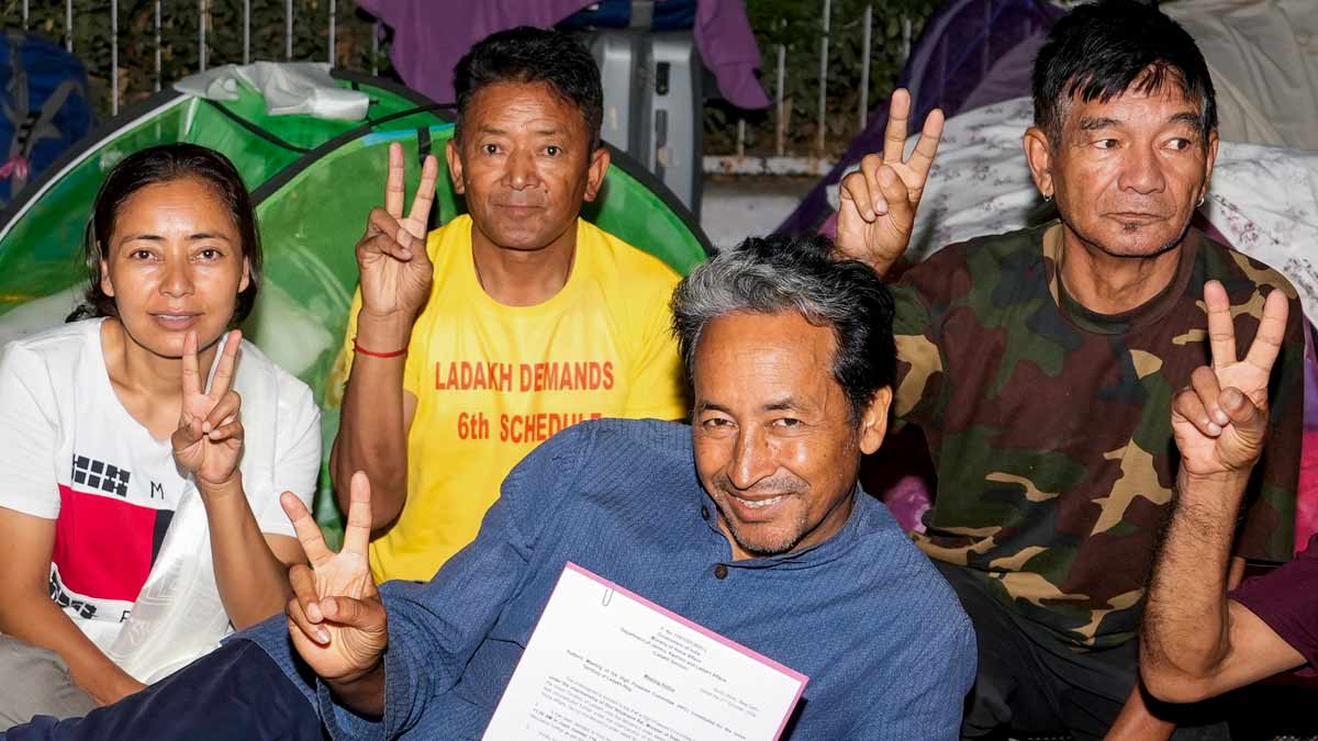 Climate activist Sonam Wangchuk with supporters shows victory sign after breaking their indefinite fast following the Union Home Ministry's letter assuring that the next meeting with Ladakh groups will be held on December 3 | PTI