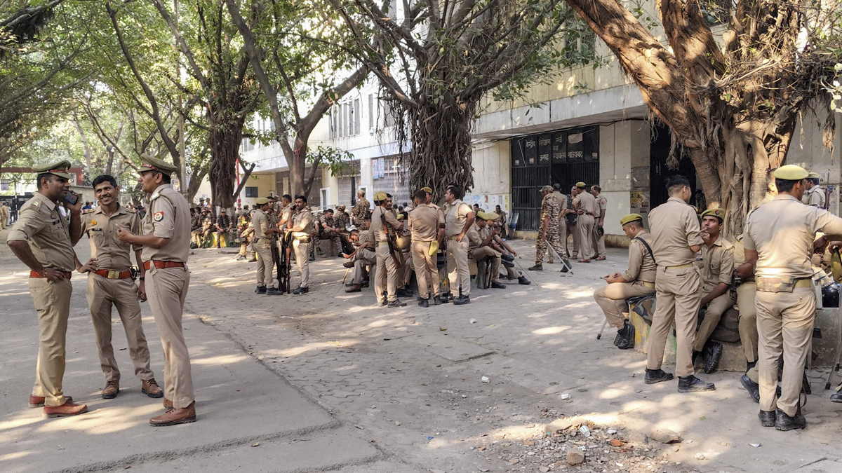 Ghaziabad court clash