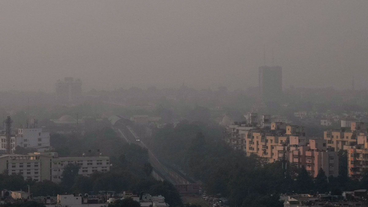 A thick layer of smog envelops the sky in Delhi | AP