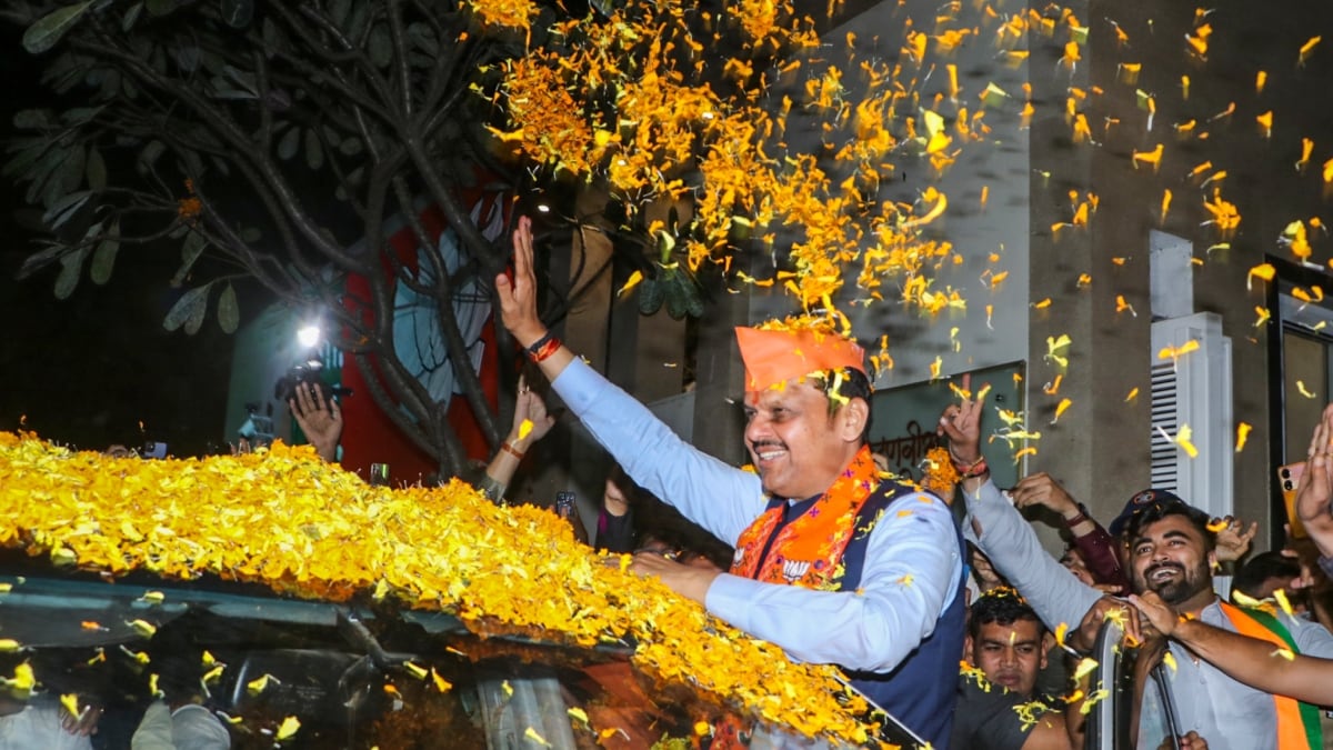 Maharashtra Deputy Chief Minister Devendra Fadnavis being welcomed by BJP workers after the party-led Mahayuti's victory in the Maharashtra Assembly elections, in Nagpur | PTI