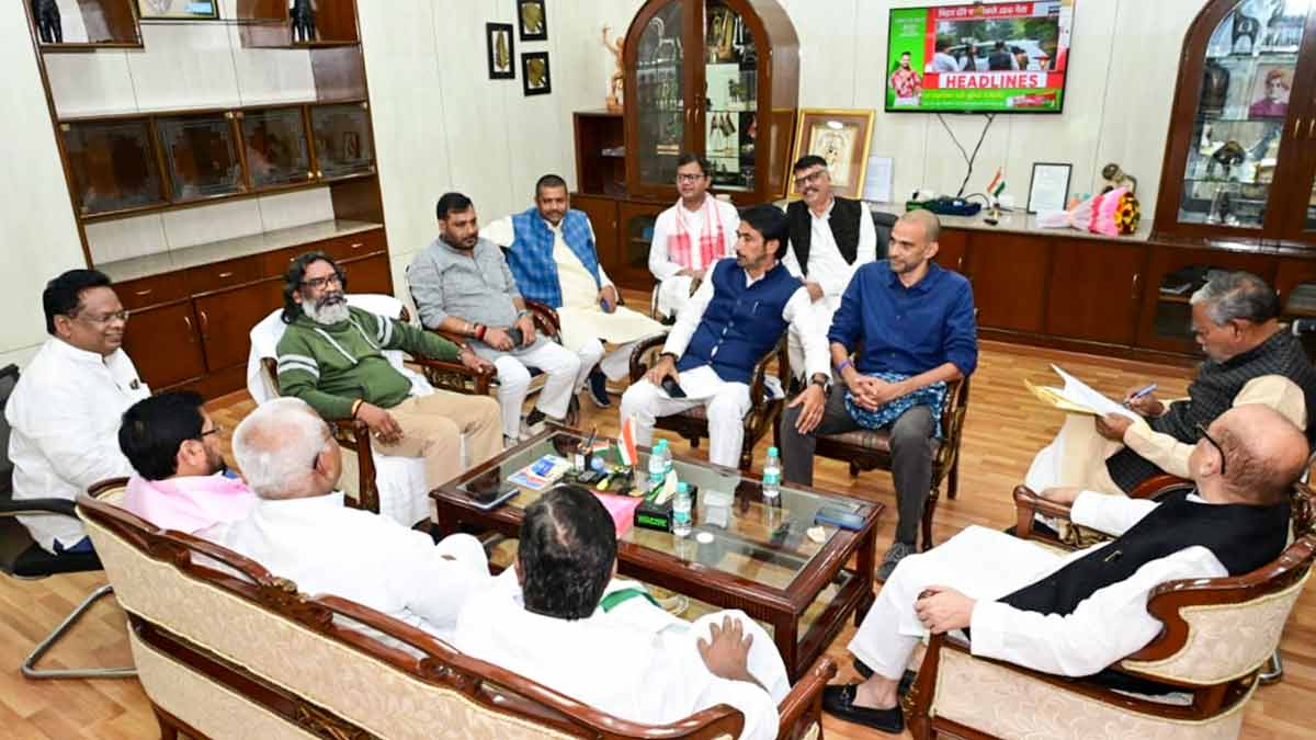 JMM leader Hemant Soren, Jharkhand Congress In-Charge Ghulam Ahmad Mir and others during a meeting of the INDIA alliance leaders in Ranchi | PTI