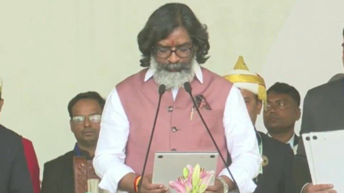 Hemant Soren takes oath as Jharkhand CM