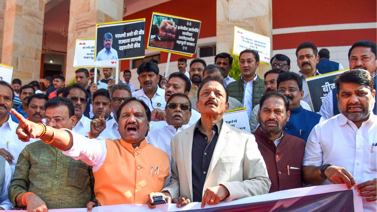 Opposition leaders including MVA members stage a protest
