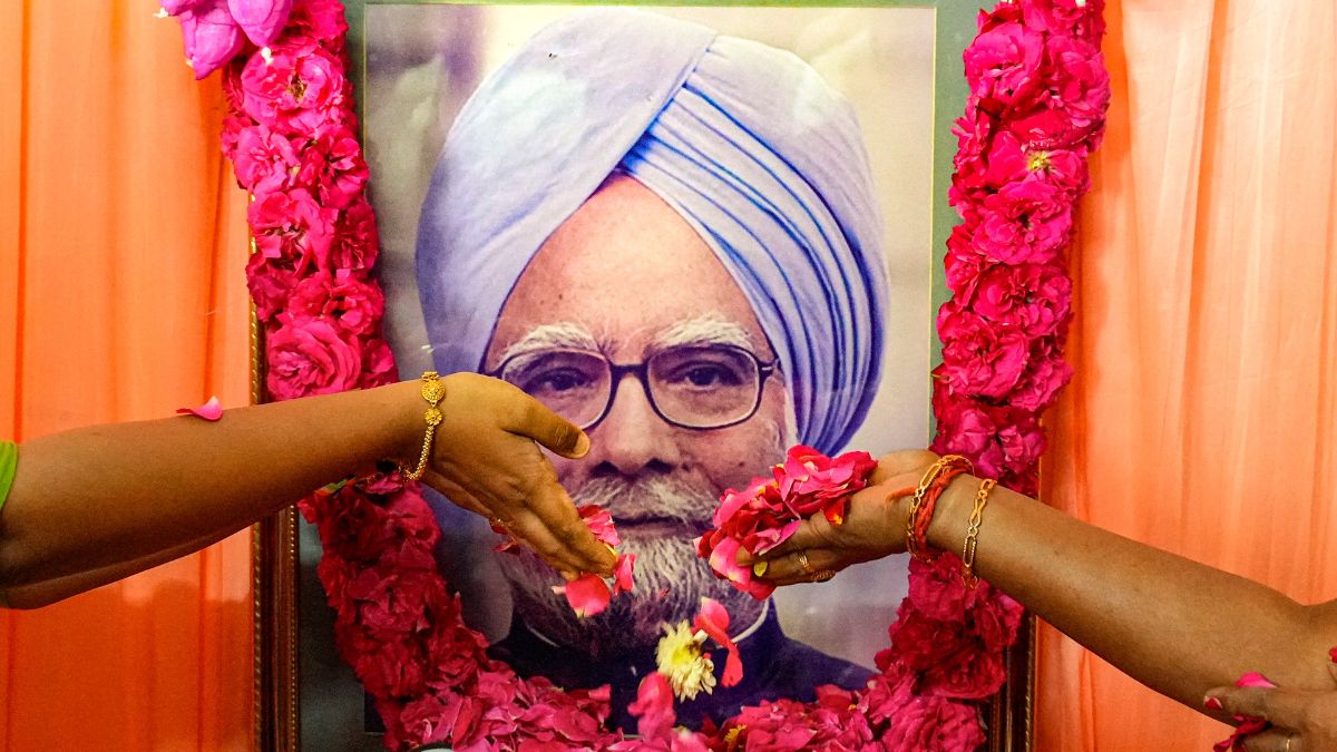 Members of Tamil Nadu Congress Committee pay tribute to former prime minister Manmohan Singh, who passed away on Thursday, in Chennai, Friday, Dec. 27, 2024 | PTI