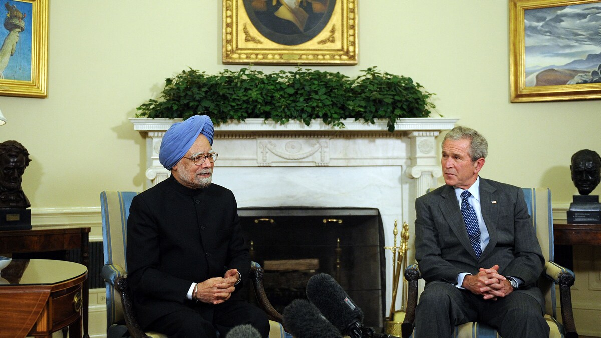 manmohan-singh-george-w-bush-afp