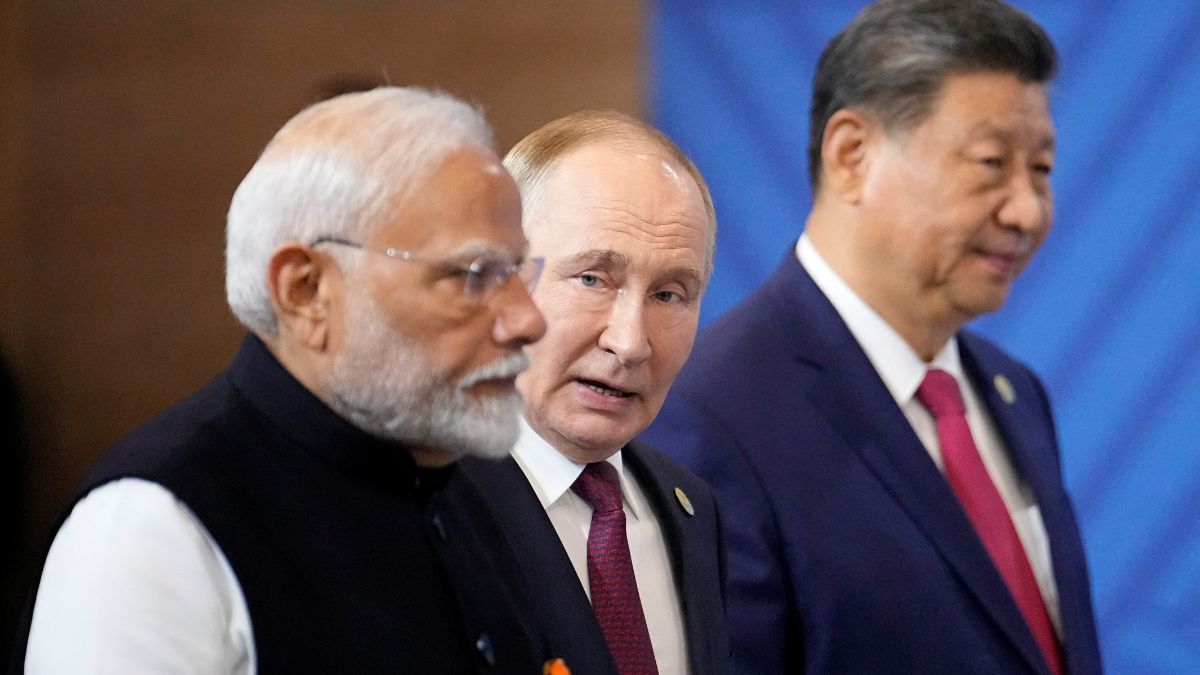 (File) Indian PM Narendra Modi (left), Russian President Vladimir Putin and Chinese President Xi Jinping (right) at the BRICS summit in Kazan, Russia | AP