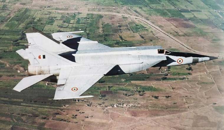 (File) MiG-25