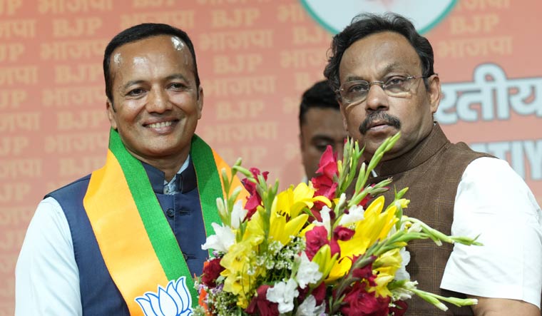 Former Congress MP Naveen Jindal being welcomed by BJP General Secretary Vinod Tawdeto the party | PTI