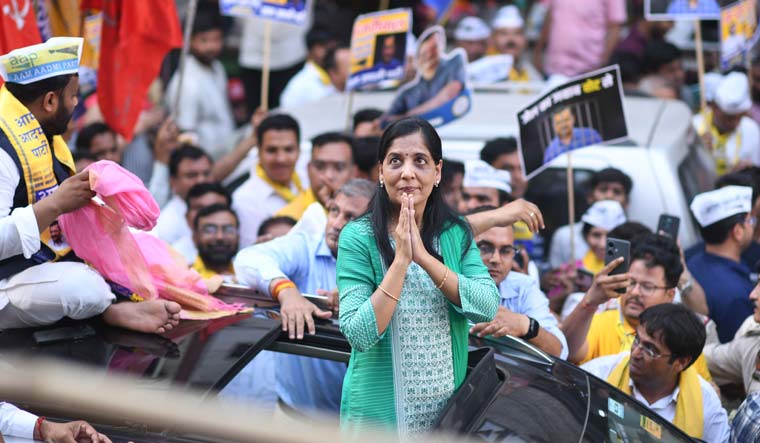 Sunita Kejriwal during a roadshow of the AAP in Delhi on Saturday | Kritajna Naik