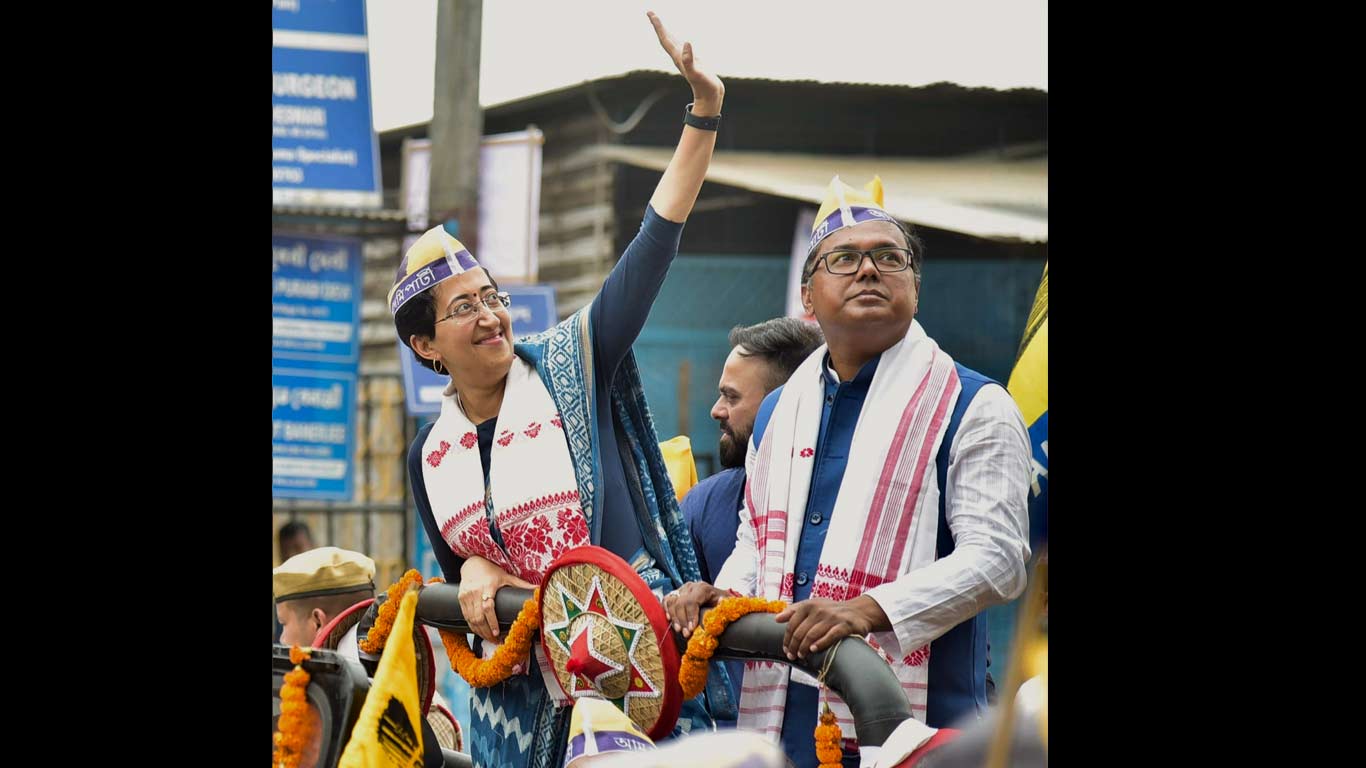 AAP leader Atishi Marlena with party candidate Manoj Dhanowar during a road show ahead of Lok Sabha elections, at Duliajan in Dibrugarh | PTI