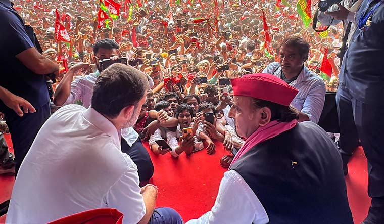 Congress leader Rahul Gandhi and Samajwadi Party Chief Akhilesh Yadav during a public meeting for Lok Sabha polls, in Phulpur | PTI