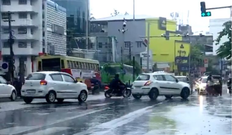 Rain lashes several parts of Thiruvananthapuram | ANI
