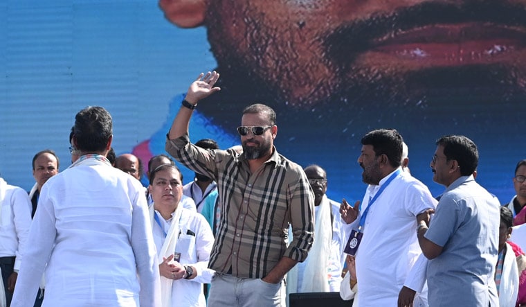 Yusuf Pathan | Salil Bera