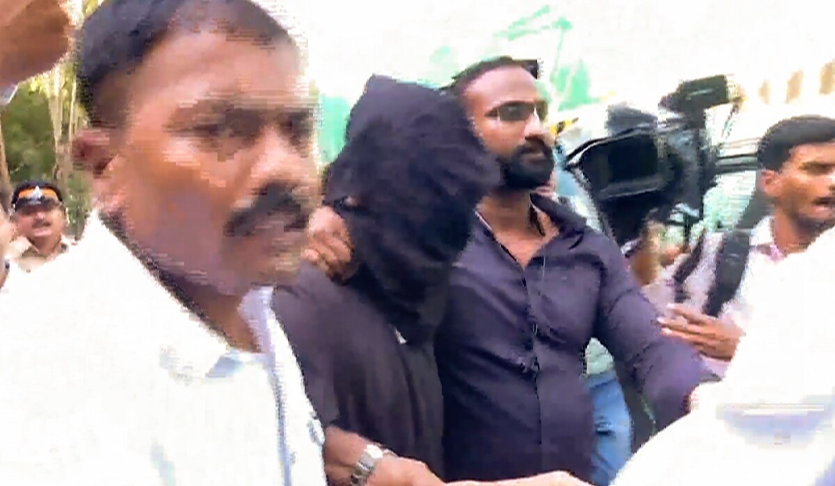 Mihir Shah, the main accused in the Worli hit-and-run case, being taken by the Police as he was sent to police custody till July 16 | PTI
