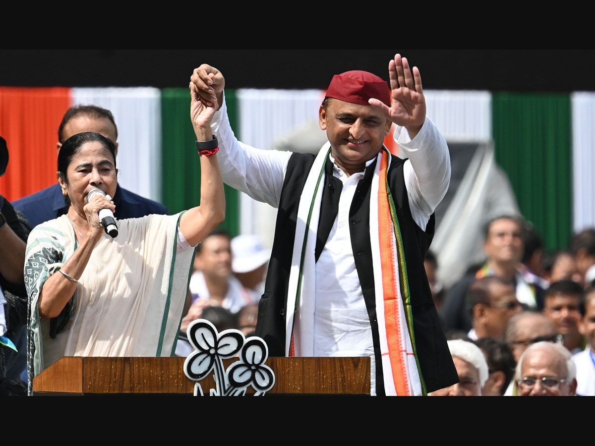 হার ঢাকতেই ফলতায় পুনর্নির্বাচনের ষড়যন্ত্র বিজেপির! মমতার পাশে দাঁড়িয়ে কড়া বার্তা অখিলেশের