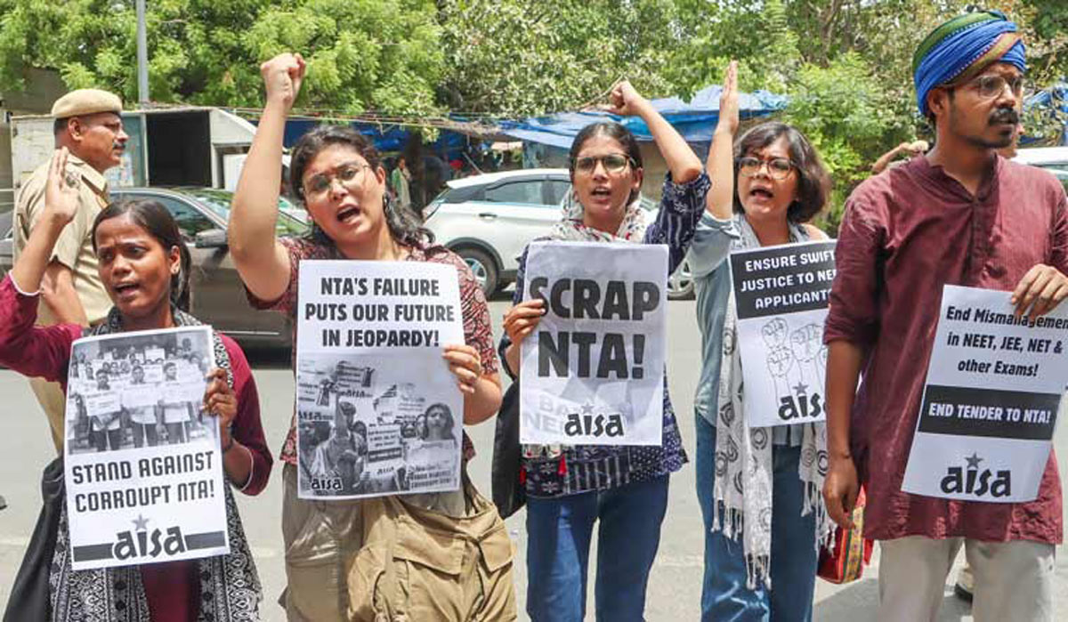 Students protest against the alleged irregularities in NEET-UG examination, in Delhi | PTI