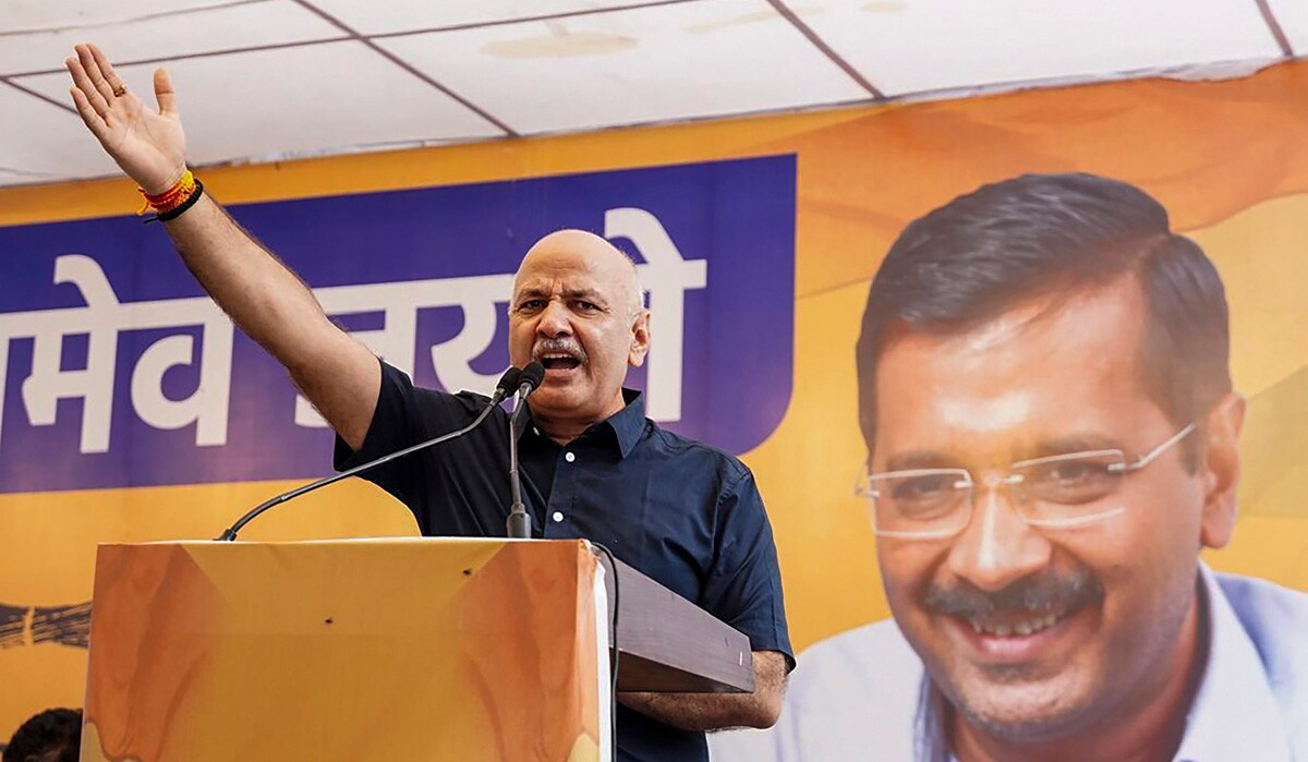 **EDS: IMAGE VIA AAP** New Delhi: AAP leader Manish Sisodia addresses party workers a day after his release from Tihar jail on bail, at party office in New Delhi, Saturday, Aug. 10, 2024. (PTI Photo)(PTI08_10_2024_000145B)